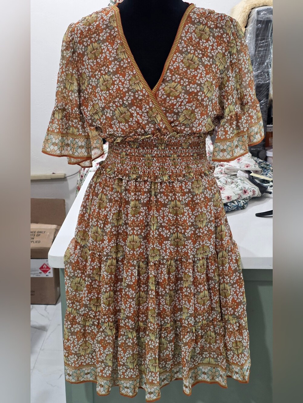 Max Studio Short Sleeve Tuered Crepe Dress Brown Orange green color sz S. NWT - Picture 1 of 6